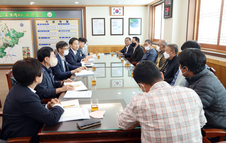 농민단체와 쌀가격 안정 대책 협의회의 주재 이미지 2