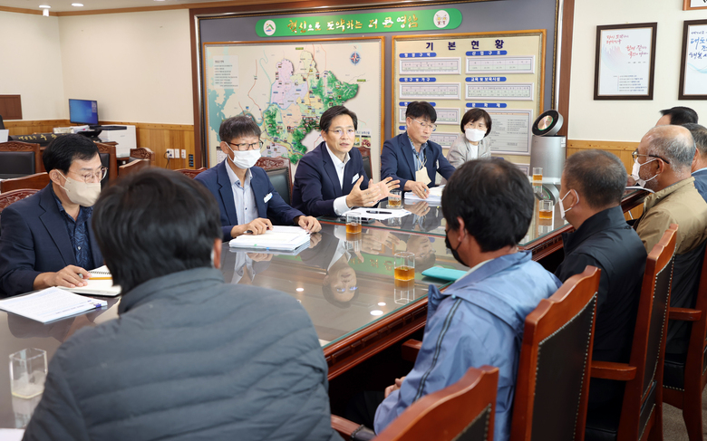 농민단체와 쌀가격 안정 대책 협의회의 주재 이미지 1