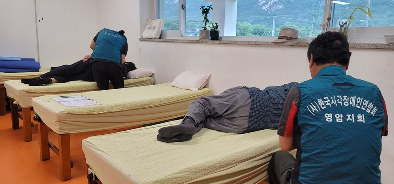 시각장애인연합회와 함께하는 장애인복지관 안마서비스 실시  이미지 1