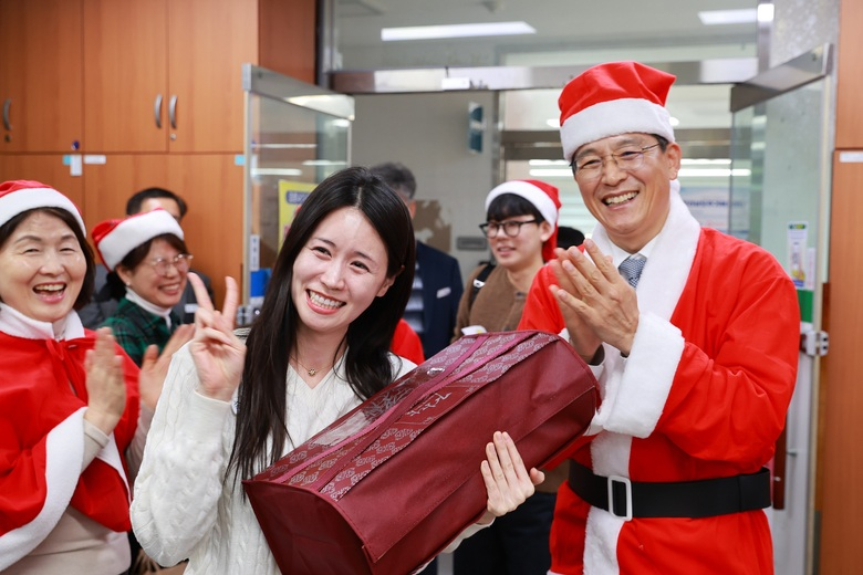 영암군, 크리스마스 앞두고 공직자 노고 위로 이미지 1