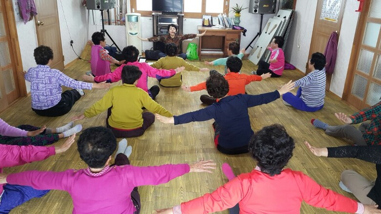 보건소 기(氣)찬 경로당 건강백세 운동교실 운영 이미지 1