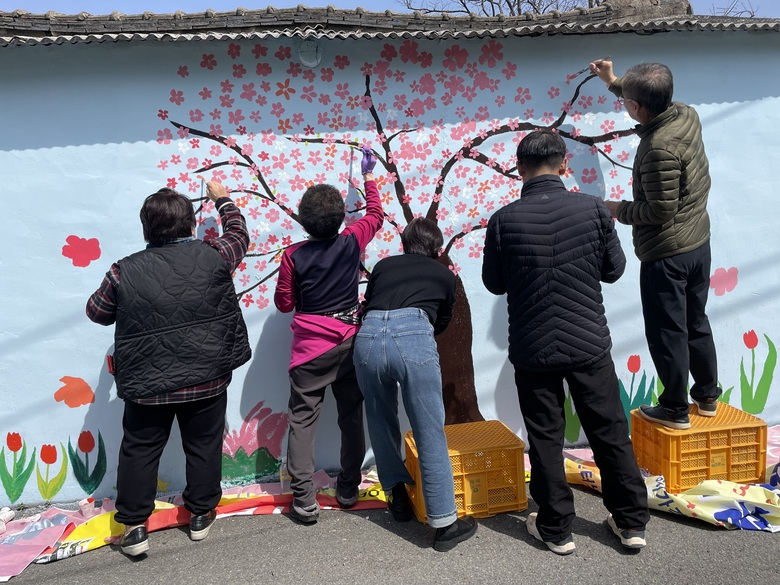 두드림봉사단 영암여중·고 학생들과 벽화 그리기 봉사 이미지 2