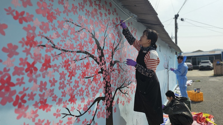 두드림봉사단 영암여중·고 학생들과 벽화 그리기 봉사 이미지 1